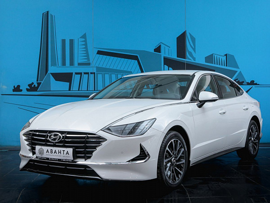 Hyundai Sonata business plus white